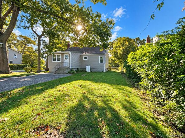 380 Gates Avenue W, Lindenhurst NY 11757