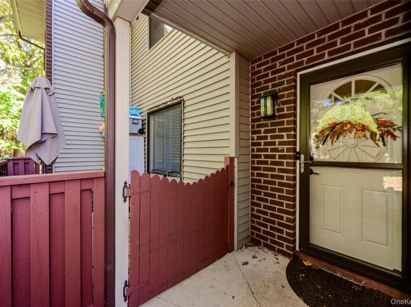 885 Skyline Drive, Coram NY 11727