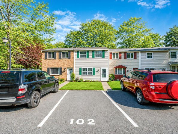 102 Hill Spur, Calverton NY 11933