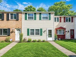 102 Hill Spur, Calverton NY 11933