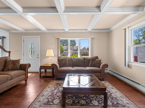11 Balsam Lane, Levittown NY 11756