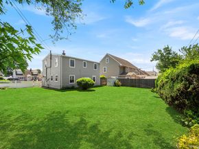 11 Balsam Lane, Levittown NY 11756