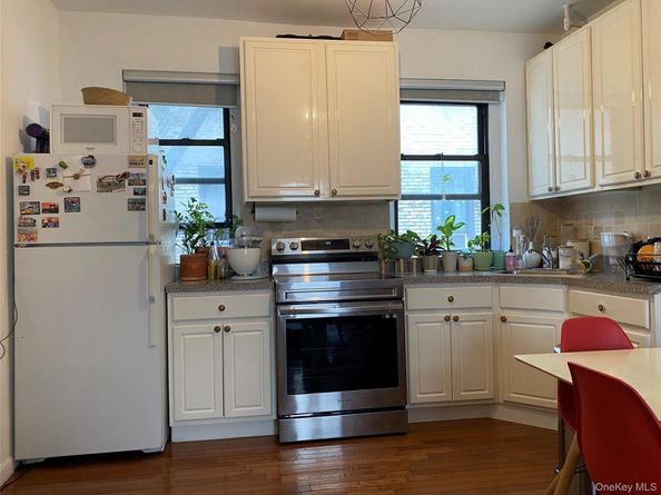 21-27 33 Street 3G, Astoria NY 11105