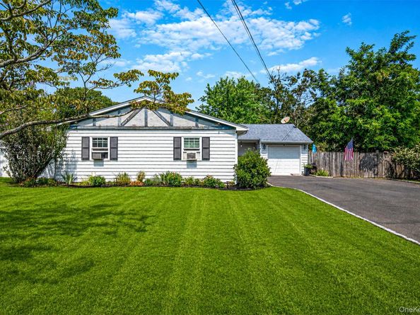 40 Elm Avenue, Flanders NY 11901