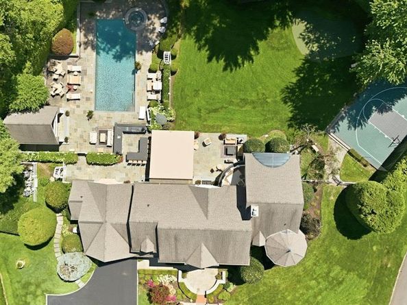 2 Kalb Court, Dix Hills NY 11746