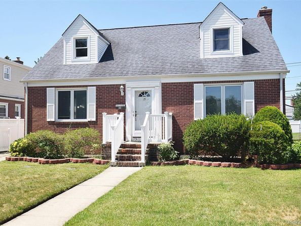 35 Rose Lane, New Hyde Park NY 11040