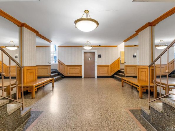 140-18 Burden Crescent 305, Briarwood NY 11435