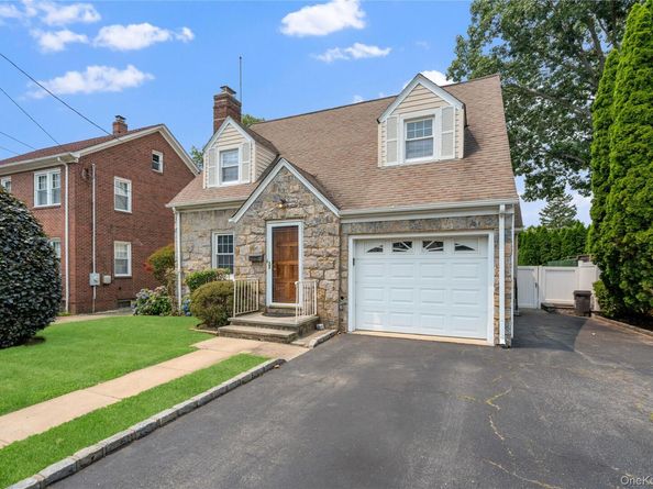 19 Chestnut Street, Glen Cove NY 11542