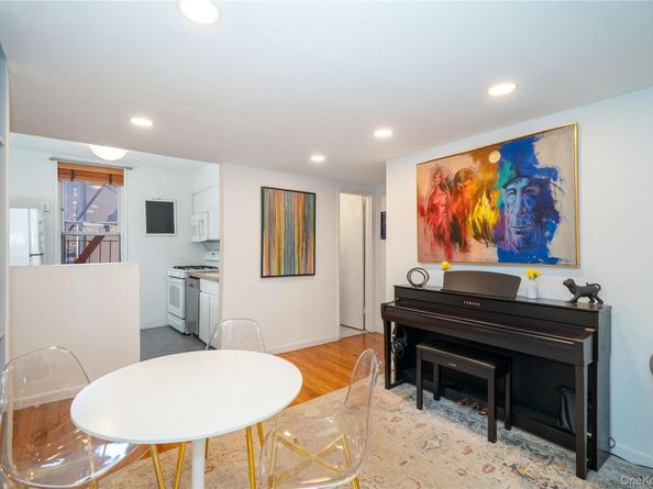 3185 Crescent Street 215, Astoria NY 11106