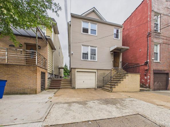 2858 E 197th Street, Bronx NY 10461