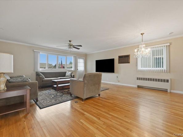 48 E 1st Street, Freeport NY 11520