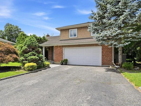 30 Harriet Drive, Syosset NY 11791