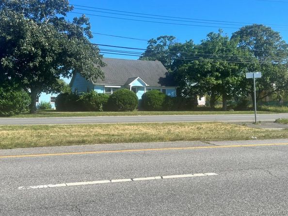 26170 County Road 48, Cutchogue NY 11935