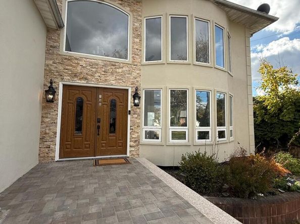 186 E Pennywood Avenue, Roosevelt NY 11575
