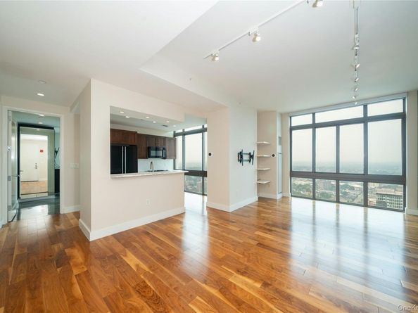 175 Huguenot Street PH503, New Rochelle NY 10801