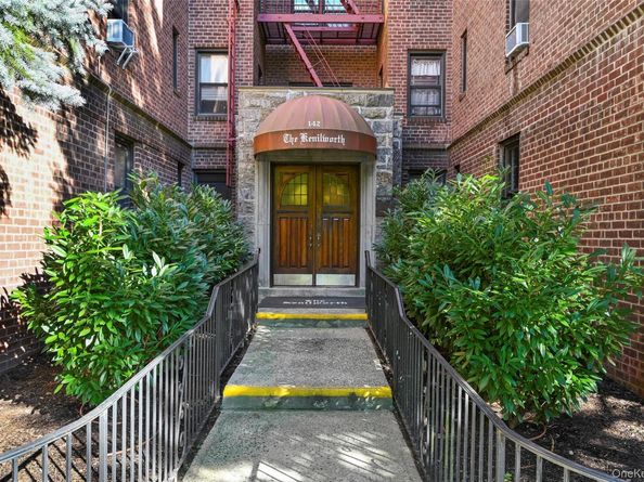 142 Garth Road 3T, Scarsdale NY 10583