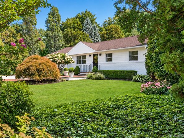 10 Magenta Lane, East Northport NY 11731