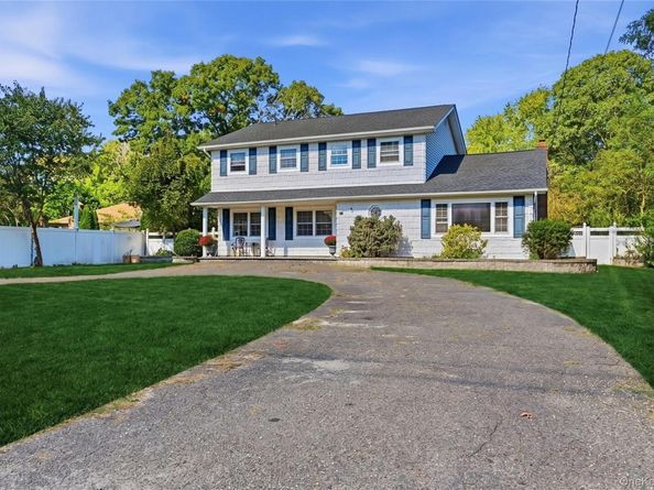 343 Mohawk Place, Holbrook NY 11741