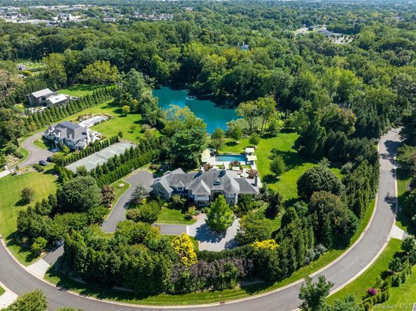 1 Hidden Pond Drive, Old Westbury NY 11568