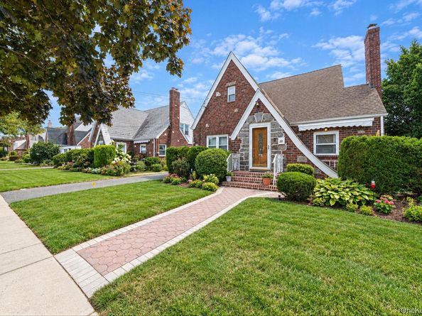 22 Flint Avenue, Hempstead NY 11550