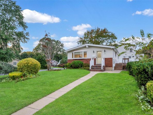 423 Westview Avenue, Deer Park NY 11729