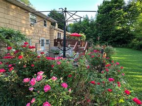 5 Highpoint Drive, Huntington NY 11743