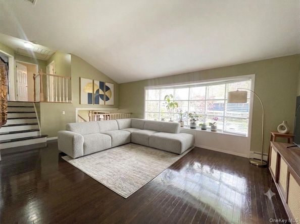 5 Highpoint Drive, Huntington NY 11743