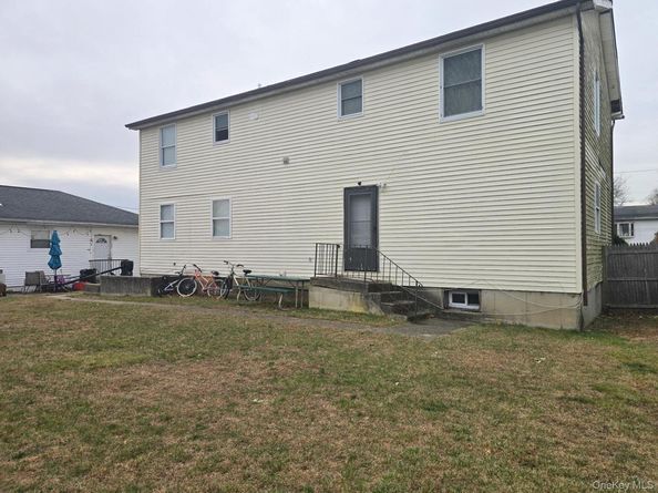1095 Pinebrook Court, West Hempstead NY 11552