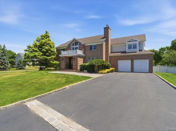 2 Mercedes Court, Patchogue NY 11772
