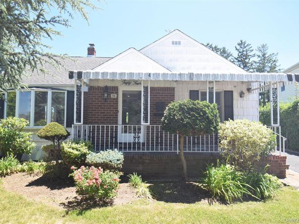 54 Camden Place, New Hyde Park NY 11040