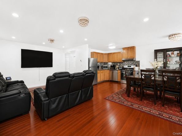 87-80 Little Neck Parkway, Floral Park NY 11001