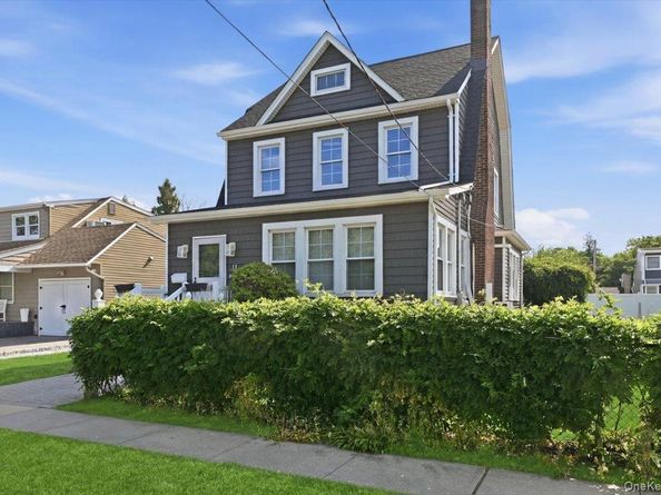 11 Moeller Street, Hicksville NY 11801