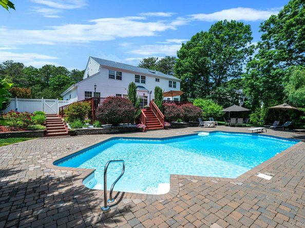 191 Natures Lane, Miller Place NY 11764