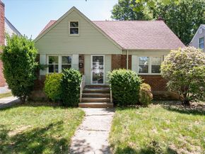 32 Croyden, New Hyde Park NY 11040