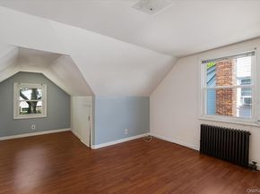 32 Croyden, New Hyde Park NY 11040