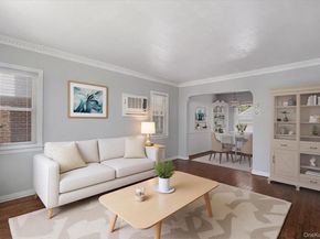 32 Croyden, New Hyde Park NY 11040