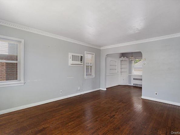 32 Croyden, New Hyde Park NY 11040