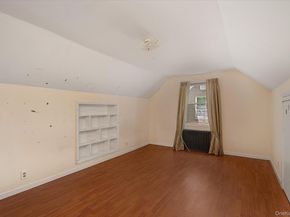 32 Croyden, New Hyde Park NY 11040