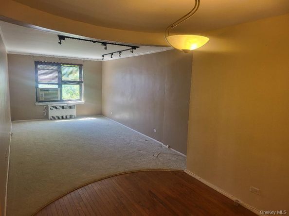 87-56 Francis Lewis Boulevard B62, Queens Village NY 11427