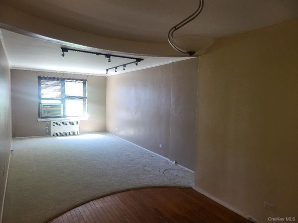 87-56 Francis Lewis Boulevard B62, Queens Village NY 11427