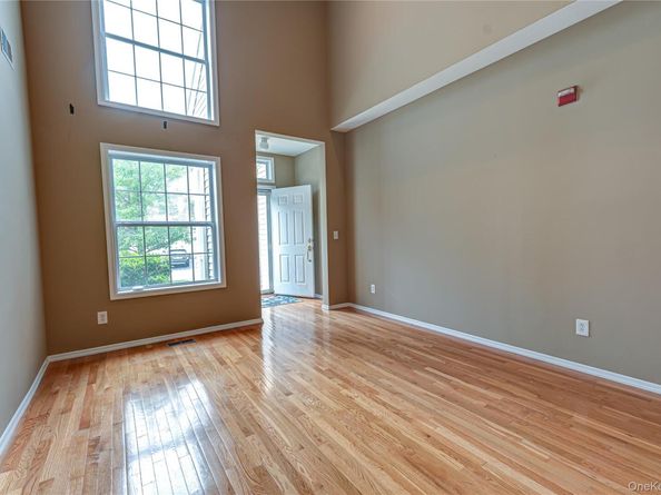 31 Cranberry Circle, Medford NY 11763