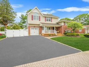 7 Elmwood Road, Deer Park NY 11729