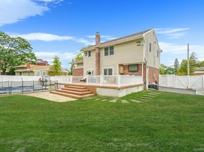 7 Elmwood Road, Deer Park NY 11729
