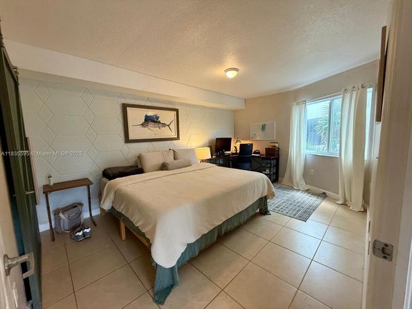 280 SW 20th Rd 404, Miami FL 33129