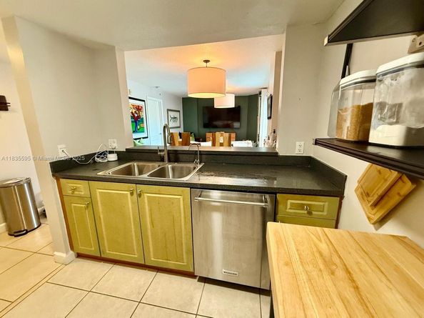 280 SW 20th Rd 404, Miami FL 33129
