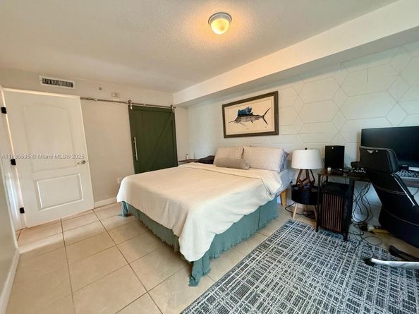 280 SW 20th Rd 404, Miami FL 33129