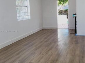 2951 NW 49th St, Miami FL 33142