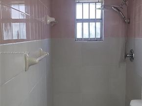 2951 NW 49th St, Miami FL 33142