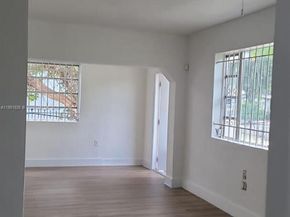 2951 NW 49th St, Miami FL 33142