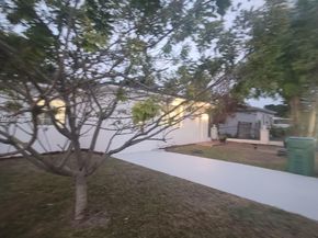 2951 NW 49th St, Miami FL 33142